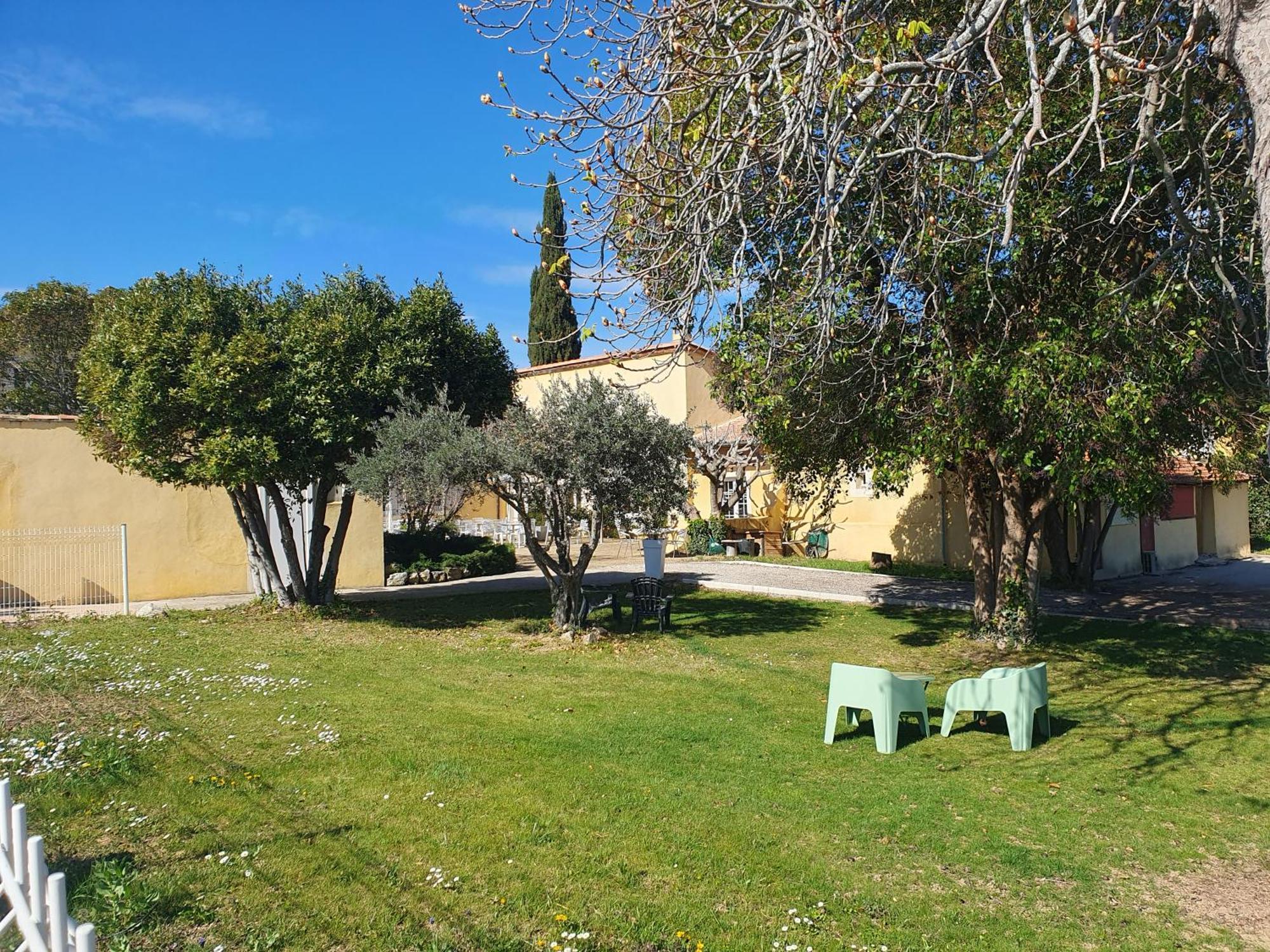 Le Mas Des Quintrands Manosque - Motel De Charme Exterior photo